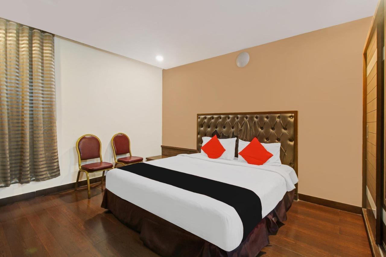 Collection O 82357 Hotel Surabhi Pride Trimulgherry Buitenkant foto
