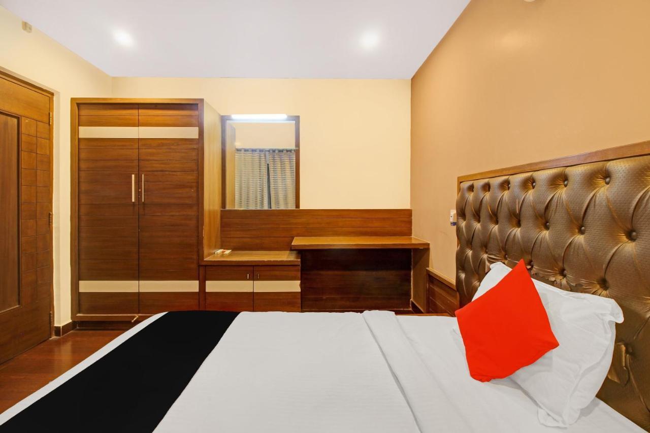 Collection O 82357 Hotel Surabhi Pride Trimulgherry Buitenkant foto