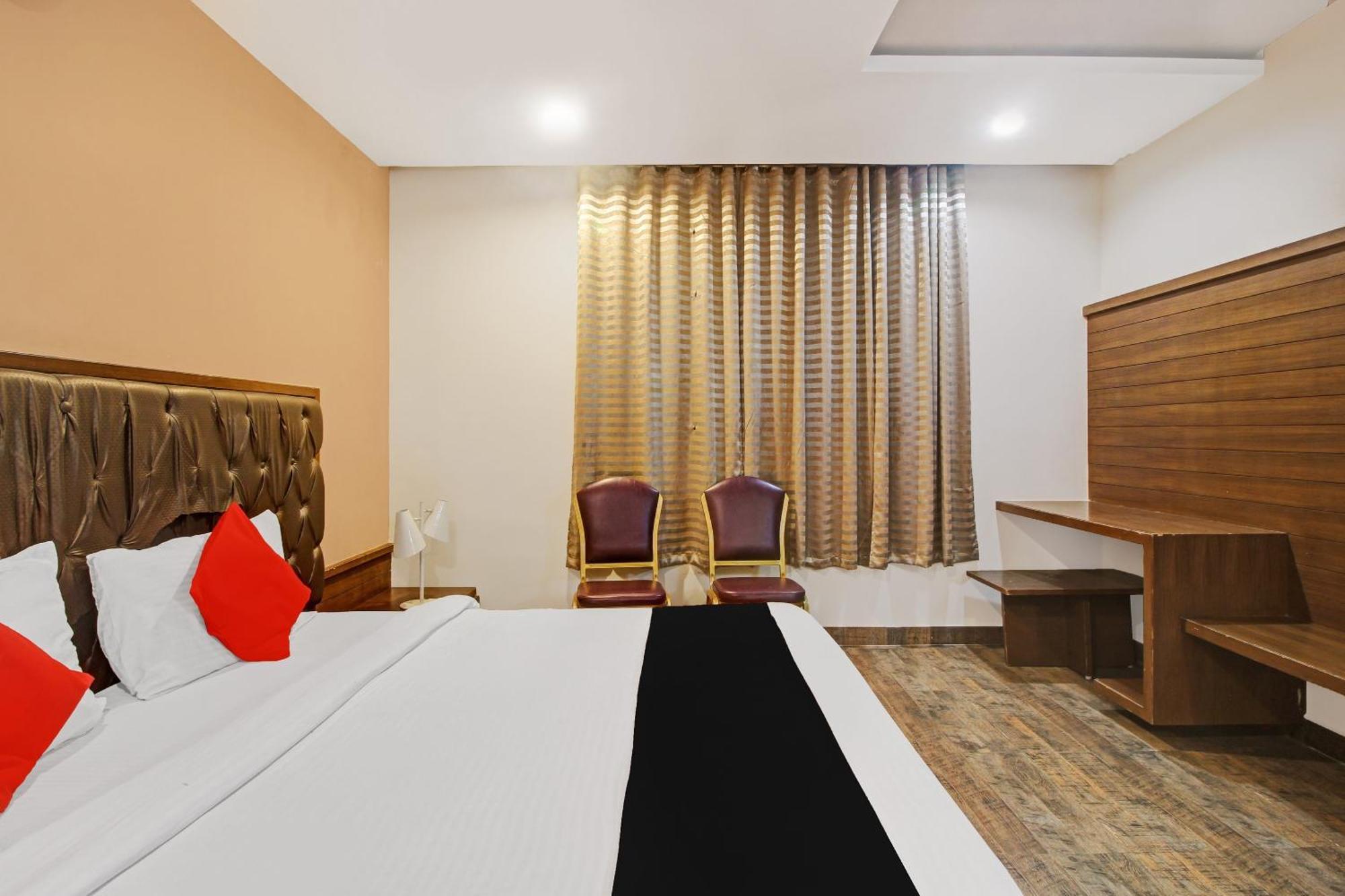 Collection O 82357 Hotel Surabhi Pride Trimulgherry Buitenkant foto