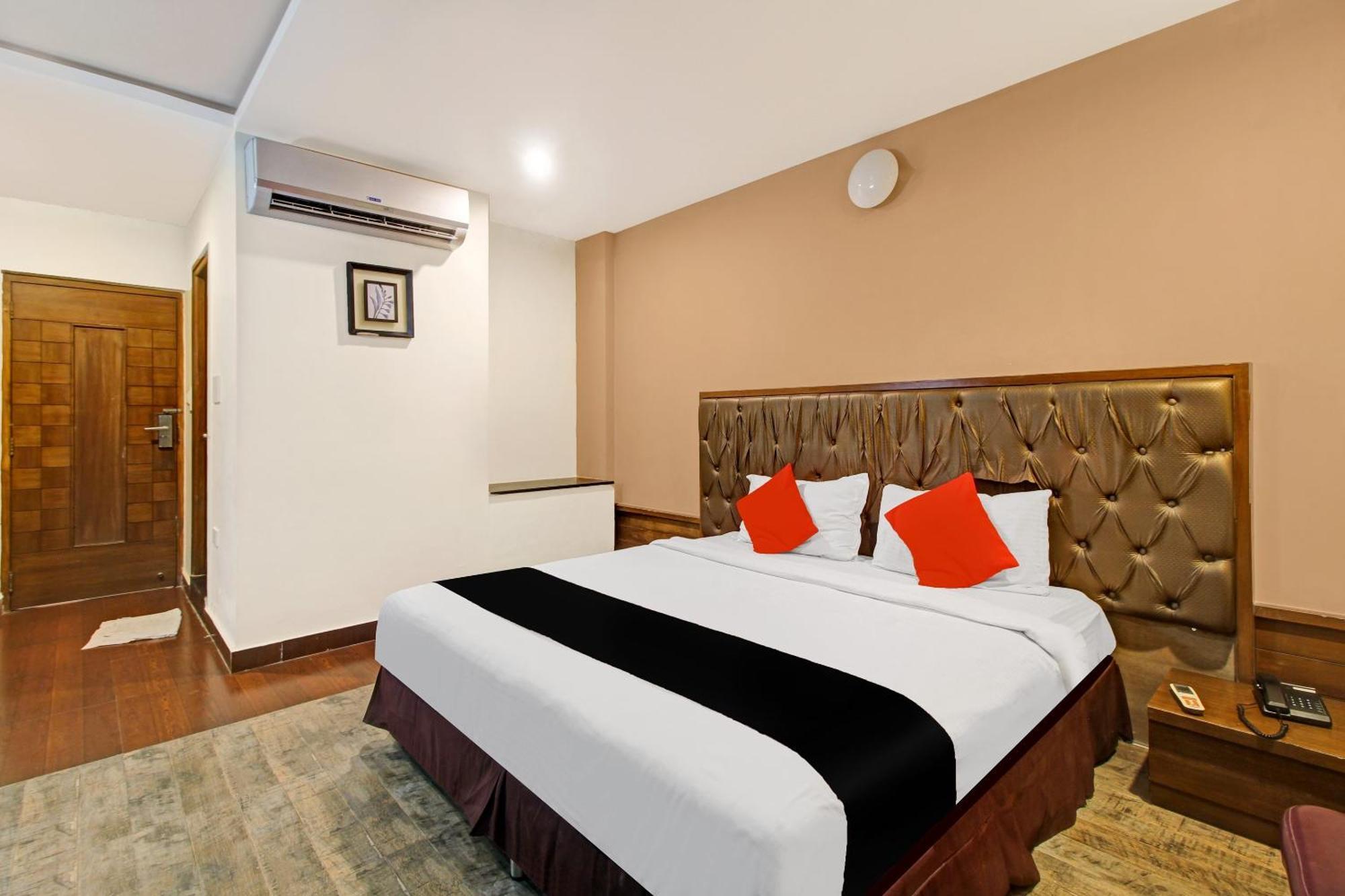 Collection O 82357 Hotel Surabhi Pride Trimulgherry Buitenkant foto
