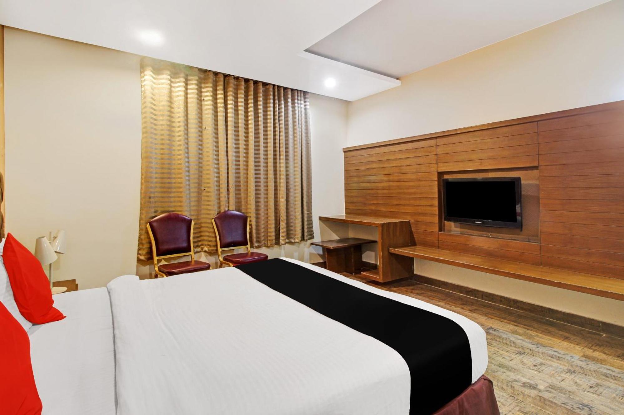 Collection O 82357 Hotel Surabhi Pride Trimulgherry Buitenkant foto