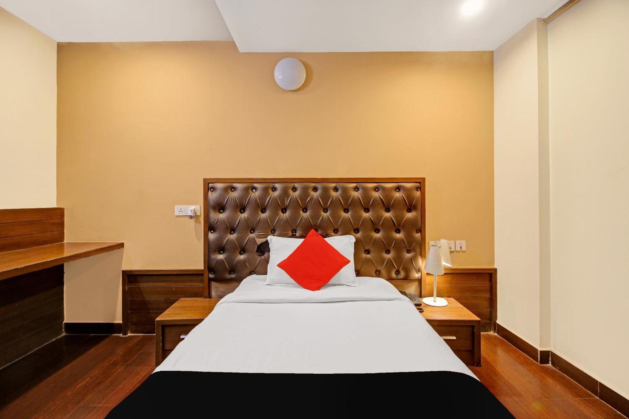 Collection O 82357 Hotel Surabhi Pride Trimulgherry Buitenkant foto