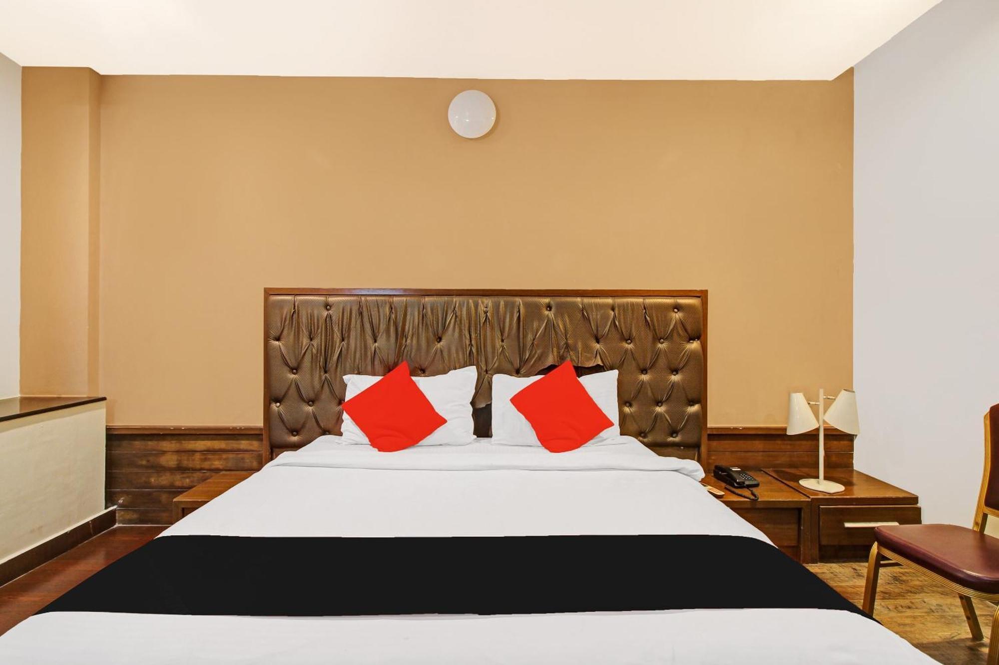 Collection O 82357 Hotel Surabhi Pride Trimulgherry Buitenkant foto
